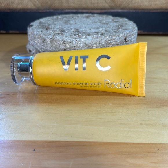 Rodial Vitamin C‎  Papaya Enzyme Scrub - Picture 4 of 11